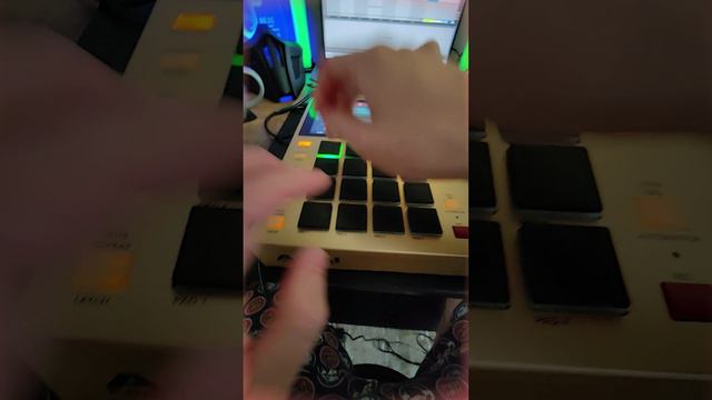 Jam on Akai Mpc one \ with Youtube music смотреть онлайн