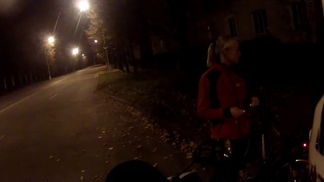 как ЗАПИКАПИТЬ ДЕВУШКУ!!! не слезая с МОТОЦИКЛА!? смотреть онлайн