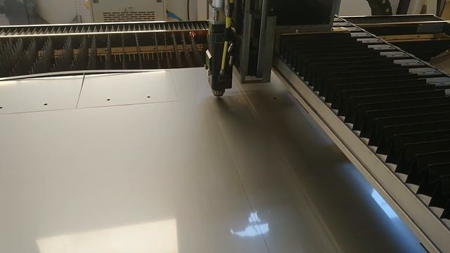 Лазерная резка стали. Работа лазерного станка. Производство станков лазерной резки. смотреть онлайн