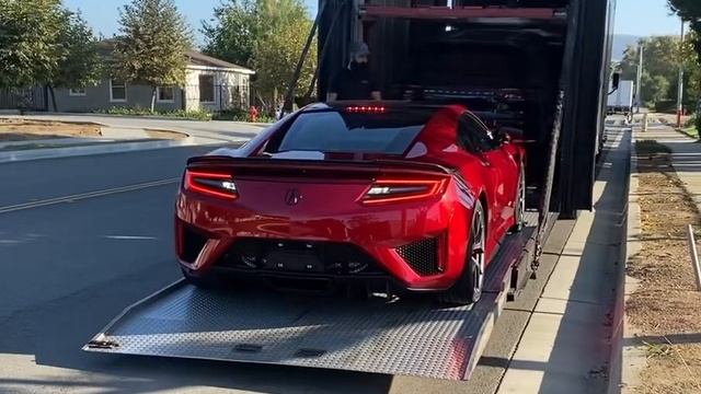 Acura NSX Delivery смотреть онлайн