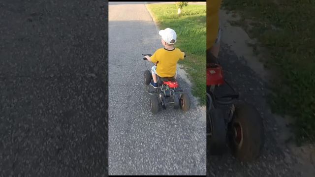 да, в моём детстве такого не было | детский электро квадрацикл смотреть онлайн