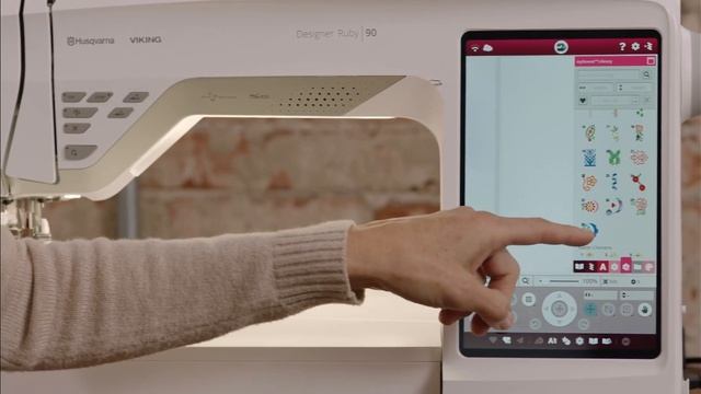 DESIGNER RUBY™ 90 | mySewnet™ Enabled Features смотреть онлайн