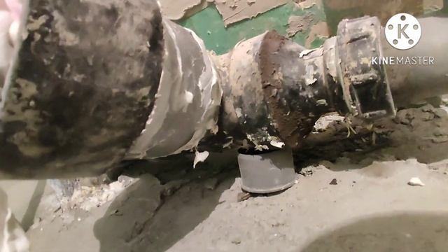 Старая канализационная чёрная труба - что с ней делать? Или - пол дня геморроя )) смотреть онлайн