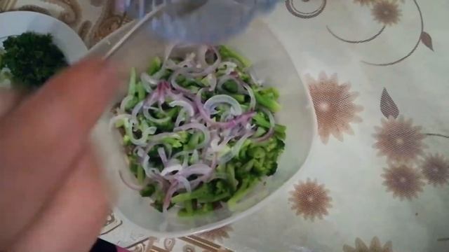 Салат с брокколи и говядиной смотреть онлайн