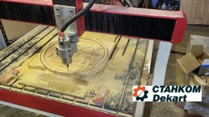 Лиственница на ЧПУ фрезерном станке Особенности 3D обработки в изготовлении резного логотипа из хво