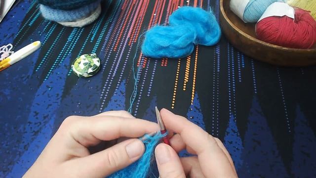 Резинка для волос спицами из мохера/ How to knit a Scrunchie смотреть онлайн