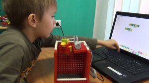 Автоматизированный лифт lego