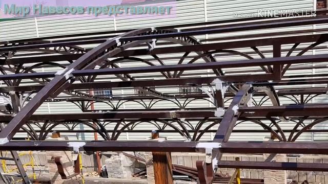 Красивый волновой навес из монолитного поликарбоната,терраса,забор и работы по дереву смотреть онлайн