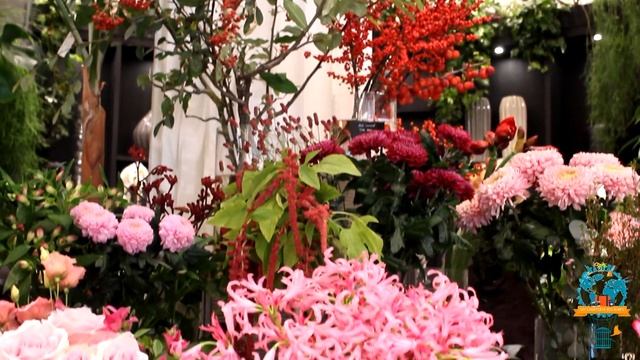 Christmas Shopping in London | Harrods | Liberty | Selfridges | Harvey Nichols & many more смотреть онлайн