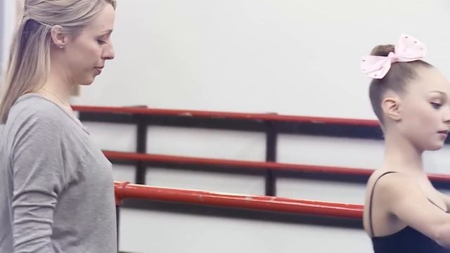 Maddie Ziegler Reveals The Dark Truth About Being On Dance Moms смотреть онлайн