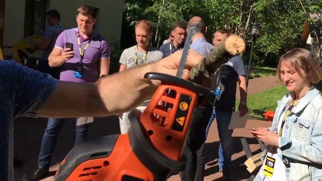 Аккумуляторная Универсальная пила Black&Decker GKC108 смотреть онлайн