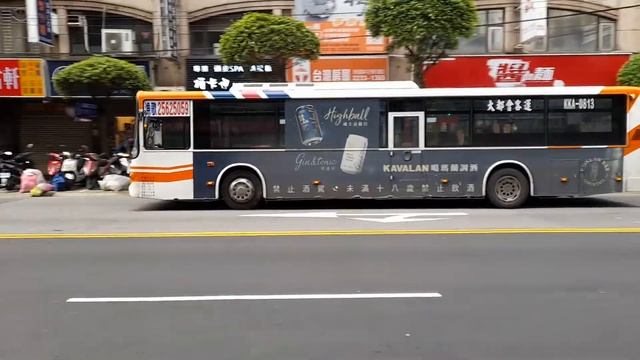 大都會客運 FAA-055、KKA-0813 經過畫面 смотреть онлайн