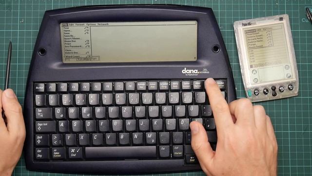 Hjalfi talks about PalmOS and the AlphaSmart Dana... for an hour смотреть онлайн