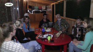 В этой деревне огни не погашены! Гриша Елькин и народный ансамбль "Калина".