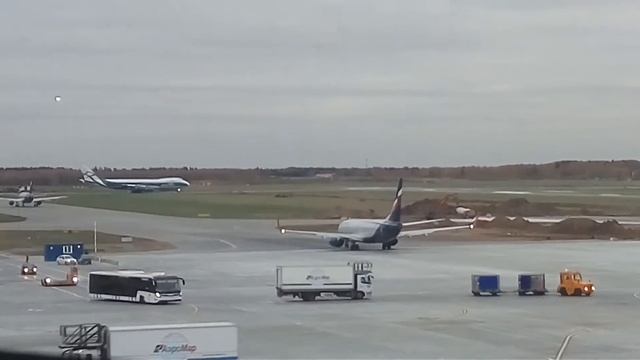 Очередь на посадку и взлёт в Шереметьево!!! смотреть онлайн