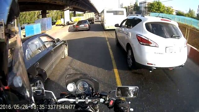 MoscowLife Suzuki SV400 26/05/2016 traffic in the city 8 смотреть онлайн