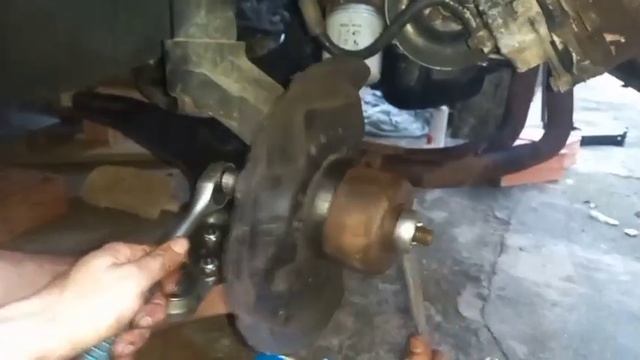 TROCAR ROLAMENTO DIANTEIRO ' carros GM ' em casa ( SEM PRENSA ) dica legal смотреть онлайн