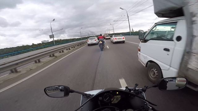Безумная езда на мотоциклах 4к || Crazy ride on YZF-R1 смотреть онлайн