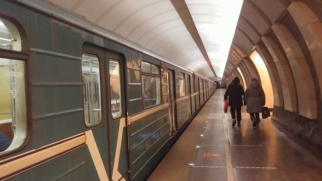 Метропоезд 81-717.5/714.5"Номерной-Московский транспорт" маршрут №37 смотреть онлайн