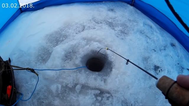 ловля окуня на мормышку зимой смотреть онлайн