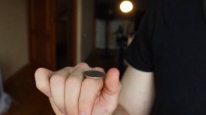 КРУТОЙ ТРЮК С МОНЕТОЙ - ПЕРЕКАТЫВАЕМ МОНЕТУ НА ПАЛЬЦАХ! / ОБУЧЕНИЕ