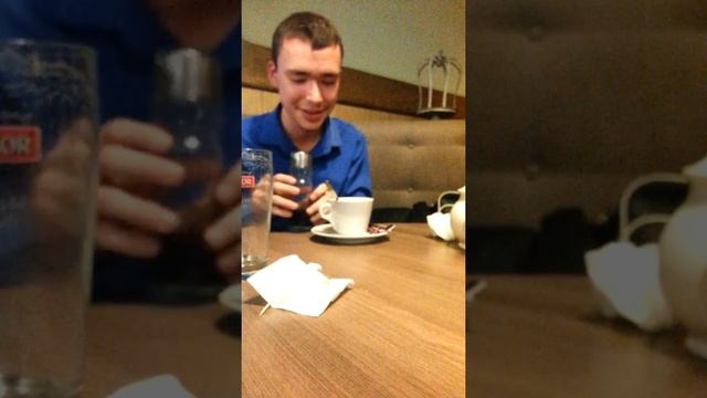 Пацан пьет чай с соевым соусом 21+ смотреть онлайн