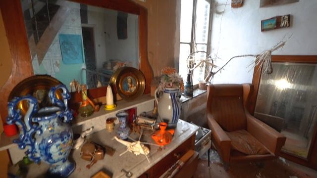 FOUND The Abandoned House and Store of a Famous Belgian Tailor! смотреть онлайн