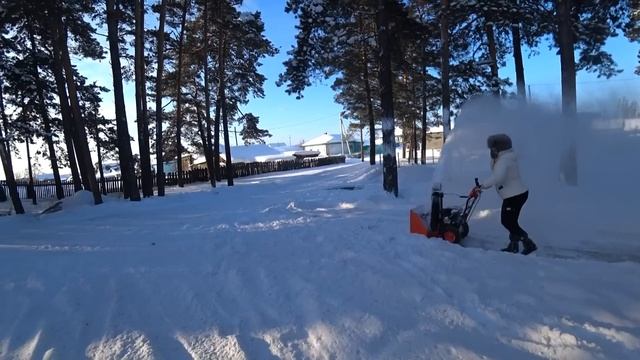 Чищу снег снегоуборощиком Кеттама пока муж на работе чистит родину от снега смотреть онлайн