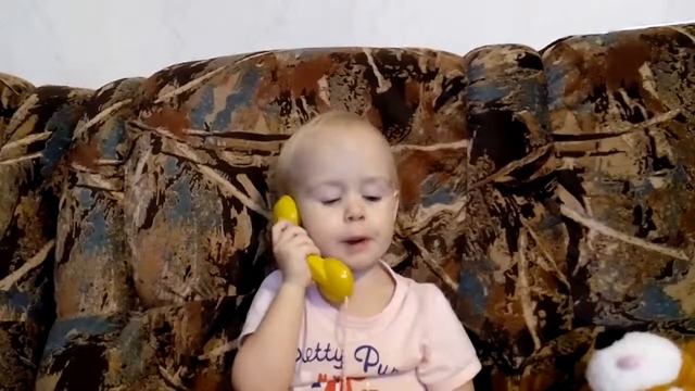 16 11 2014 Лиза разговаривает по телефону смотреть онлайн