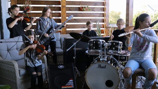 Fa-Mi-Ly - Billie Eilish - lovely (instrumental cover) смотреть онлайн