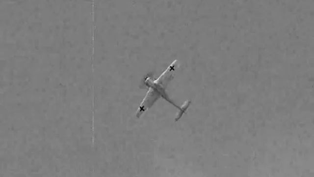 FW190-F8 vs SpitMKIXe, Bastogne. смотреть онлайн