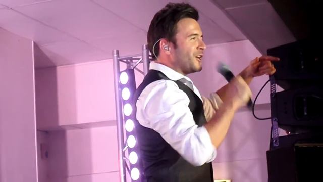 Shane Filan - Uptown Girl [Live From Bridgwater] смотреть онлайн