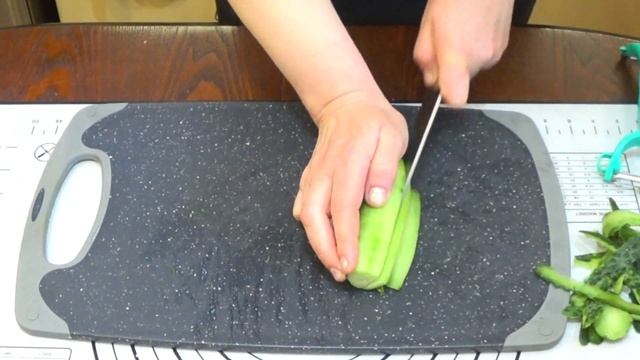 Блин, ну очень вкусный блинный салат! МАКСИМУМ ВКУСА! Сезонный салат с курицей, блинами и овощами смотреть онлайн