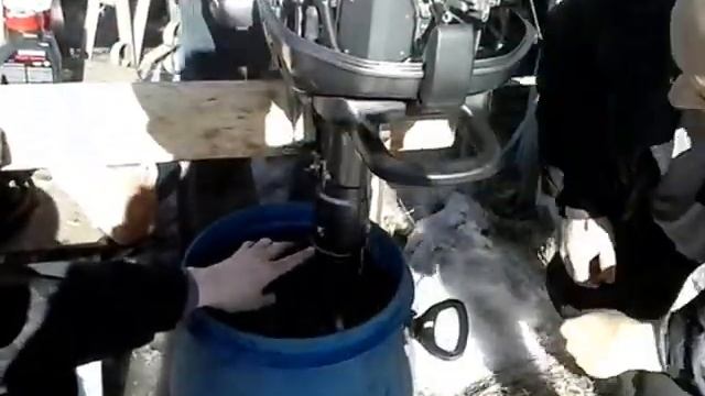 Sea Pro F 6 S Первый запуск в бочке. На улице снег, а руки то чешутся :) смотреть онлайн