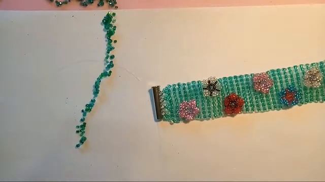 Плету из бисера браслет . смотреть онлайн