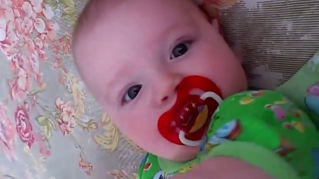 Зука-зука ЭЭЭ (первые звуки малыша). The first sounds of the baby смотреть онлайн