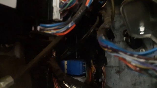 где находяться предохранители в салоне на Suzuki Grand Vitara