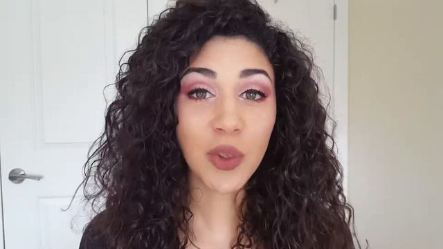 What is Carmine? And why is it in my makeup? смотреть онлайн