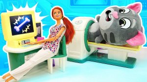 Говорящий Том повредил лапу – Видео про игры в больницу! Кот Том и куклы для детей