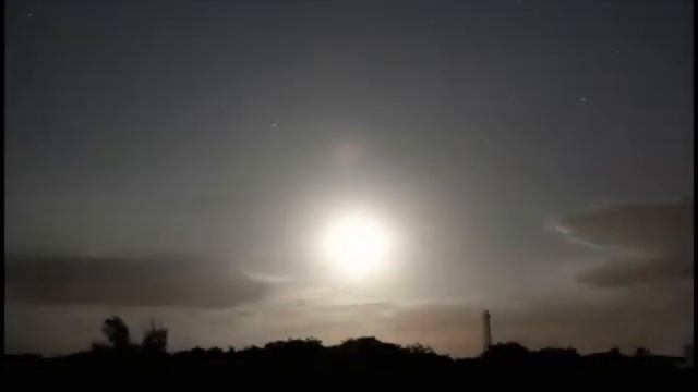 Луна последняя четверть и облака Time Lapse.avi смотреть онлайн