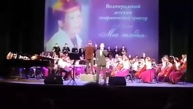 Александра Пахмутова. Поклонимся великим тем годам. Солист Александр Еленик смотреть онлайн