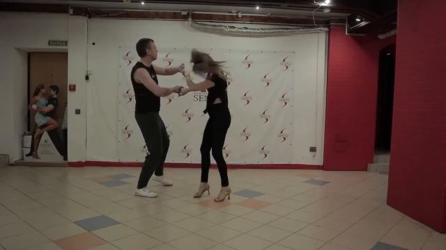 Зук старшие, Ewgeny & Nataly, Sense Dance Studio. Демо под музыку. Zouk Advanced class. 2020/#1 смотреть онлайн
