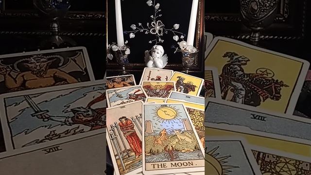 ?❤??какими глазами смотрит на тебя твой возлюбленный @alyataro #тарогадание #гадание смотреть онлайн