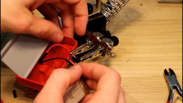 Kuhn Fertiliser Spreader Battery Pack for RC Tractors смотреть онлайн