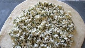 Дрожжевой пирог с творогом, зеленью и сыром закрытый несладкий. Осетинский пирог рецепт