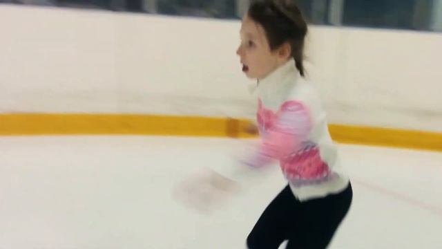 Учусь кататься на коньках. Батуты. Сальто в сити парке смотреть онлайн
