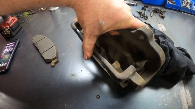 | How To Guide | Replace Front & Rear Brakes On An FG Falcon Ute | Repaint Brake Calipers | смотреть онлайн