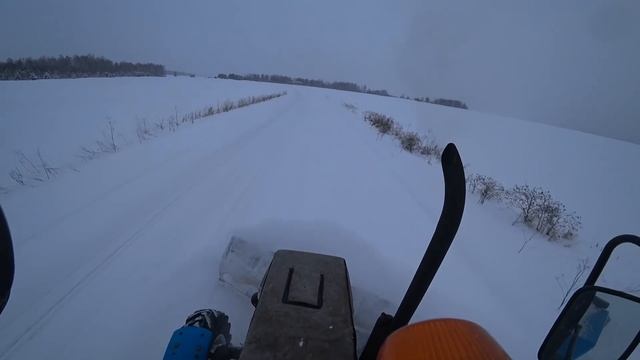 Дождались снега. МТЗ 82.1 чистим дороги. смотреть онлайн