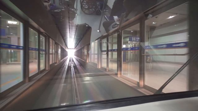 China, Beijing Capital International Airport Terminal 3, people mover train ride from T3C to T3E смотреть онлайн