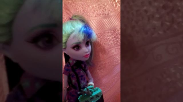 Обзор на куклу Монстер Хай Твайла смотреть онлайн